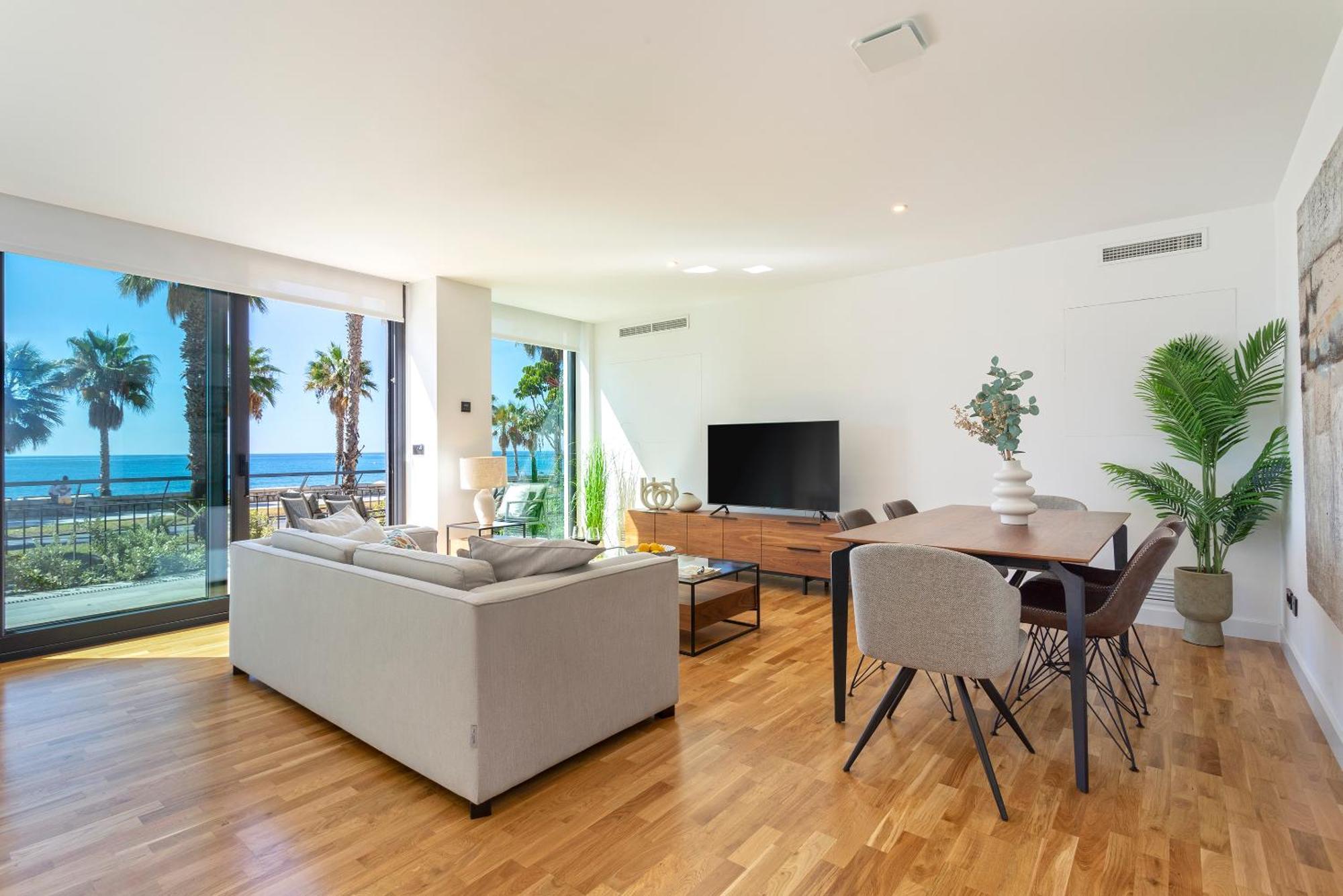 Malagueta Beach Front Luxury Apartment By Rent Me Малага Екстериор снимка