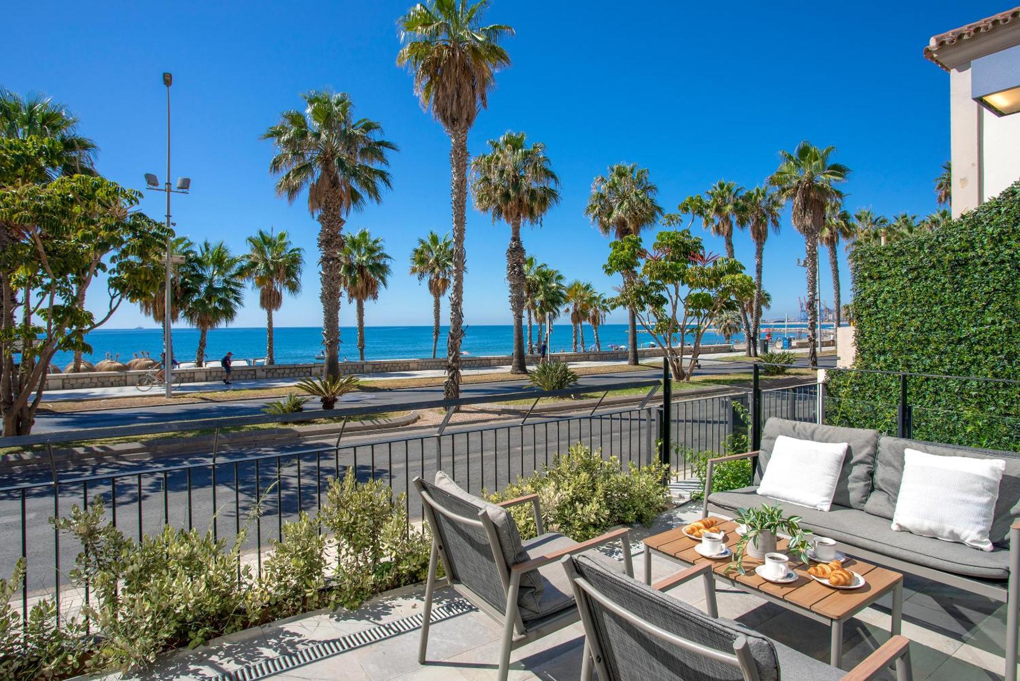 Malagueta Beach Front Luxury Apartment By Rent Me Малага Екстериор снимка